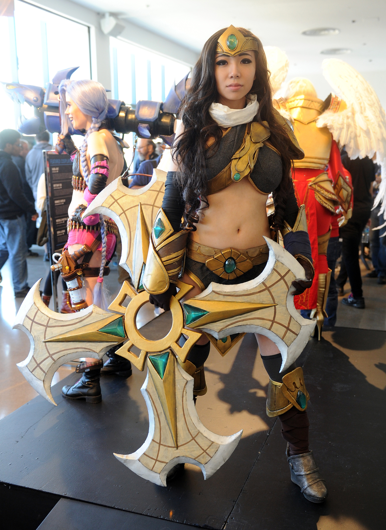 LEAGUE OF LEGENDS Cosplayer
